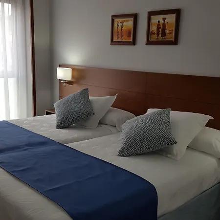 Zabala 3* サンティリャーナ・デル・マル