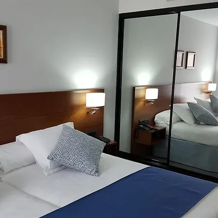 Zabala 3* サンティリャーナ・デル・マル